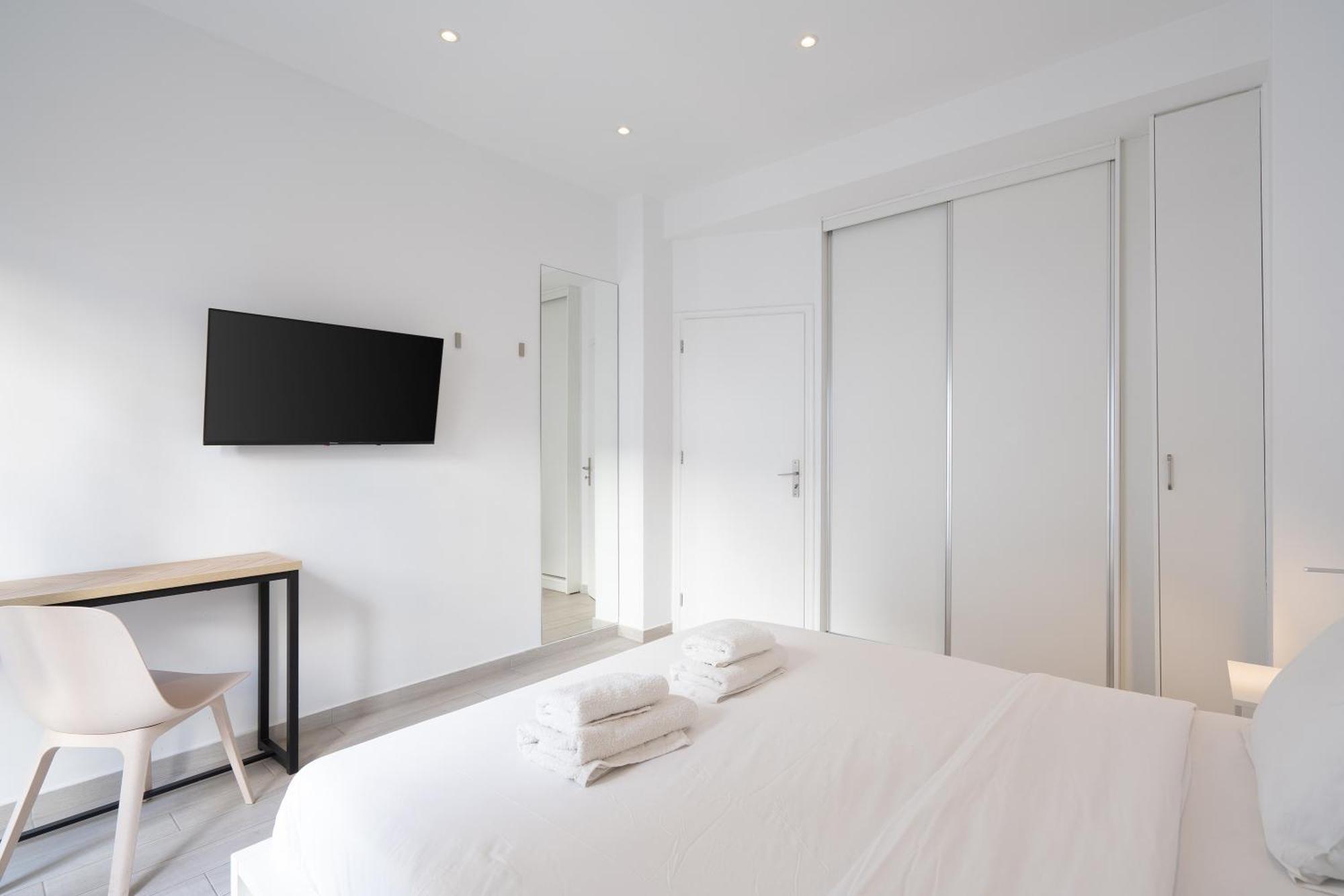Stunning Cozy Apartment In Athènes Extérieur photo