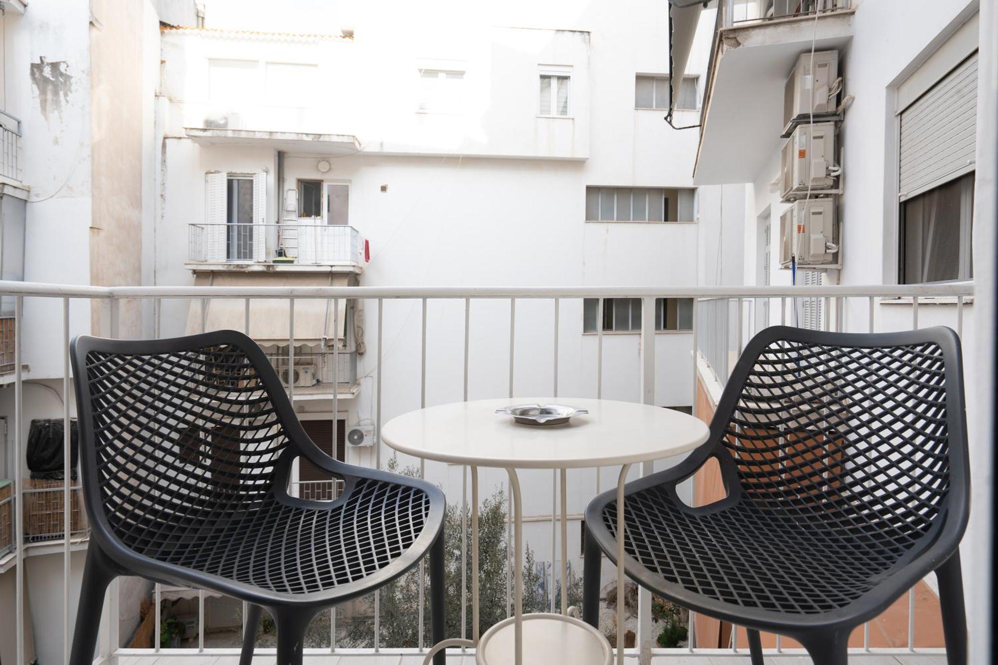 Stunning Cozy Apartment In Athènes Extérieur photo